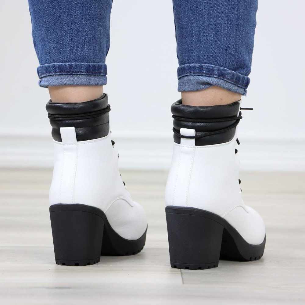 Lace-Up Lug Chunky Block High Heel Ankle Boots White Faux Leather - Picture 8 of 12